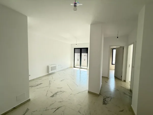 Tirane, jepet me qera zyre Kati 4, 92 m² 890 € (KARL GEGA)