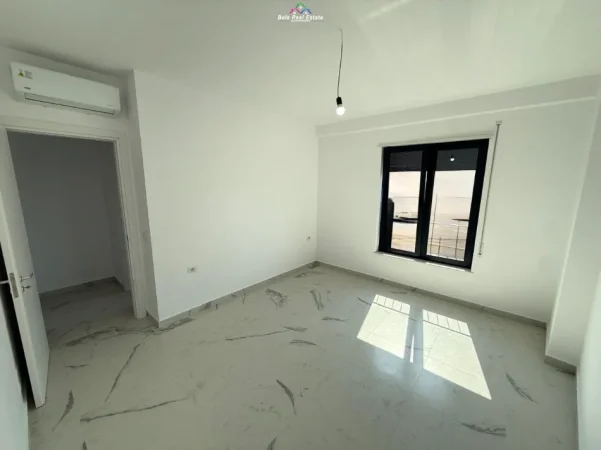 Tirane, jepet me qera zyre Kati 4, 92 m² 890 € (KARL GEGA)