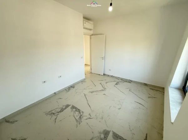 Tirane, jepet me qera zyre Kati 4, 92 m² 890 € (KARL GEGA)