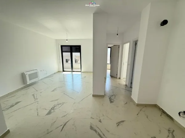 Tirane, jepet me qera zyre Kati 4, 92 m² 890 € (KARL GEGA)