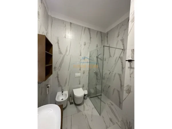 Tirane, jepet me qera apartament 1+1+Ballkon Kati 6, 78 m² 800 € (Delijorgj)