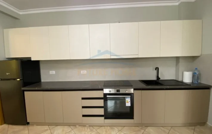 Tirane, jepet me qera 2+1 Kati 7, 90 m² 600 € (Unaza e re)