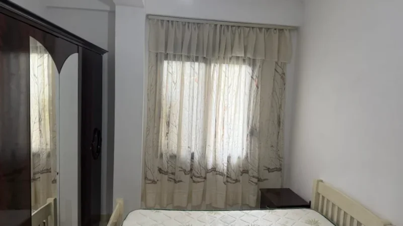 Tirane, jepet me qera 1+1 Kati 1, 55 m² 350 € 