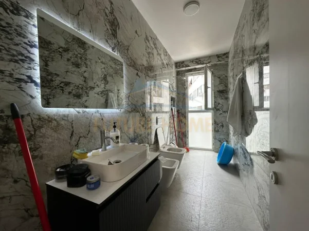 Tirane, jepet me qera apartament 2+1+Ballkon Kati 4, 108 m² 550 € (Kompleksi Molla)