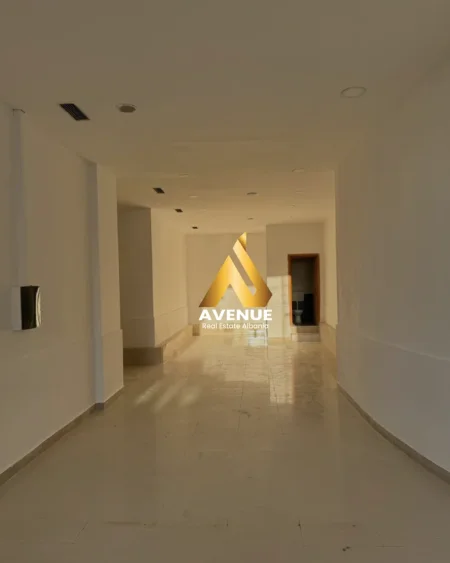 Tirane, jepet me qera ambjent biznesi Kati 0, 105 m² 800 € (Pas Ambasades Amerikane)