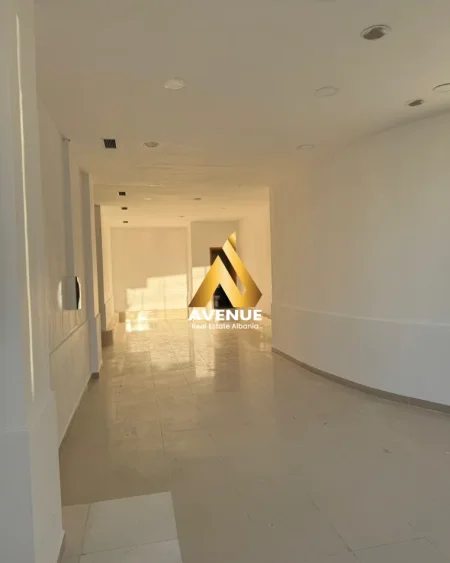 Tirane, jepet me qera ambjent biznesi Kati 0, 105 m² 800 € (Pas Ambasades Amerikane)