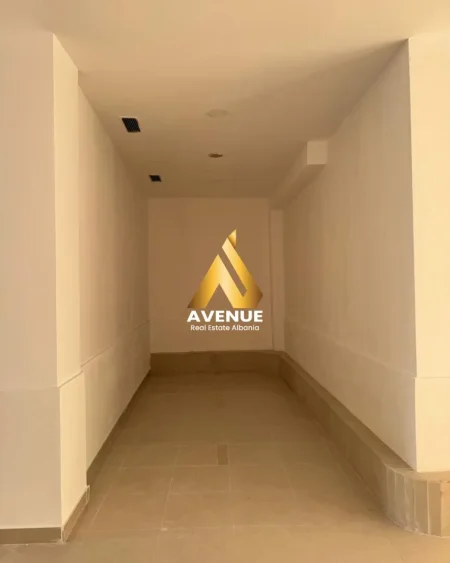 Tirane, jepet me qera ambjent biznesi Kati 0, 105 m² 800 € (Pas Ambasades Amerikane)