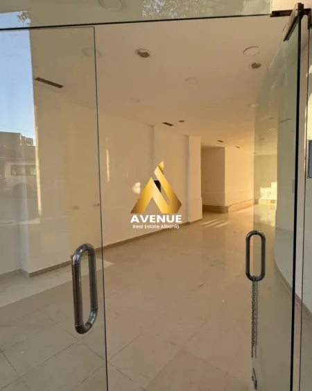 Tirane, jepet me qera ambjent biznesi Kati 0, 105 m² 800 € (Pas Ambasades Amerikane)
