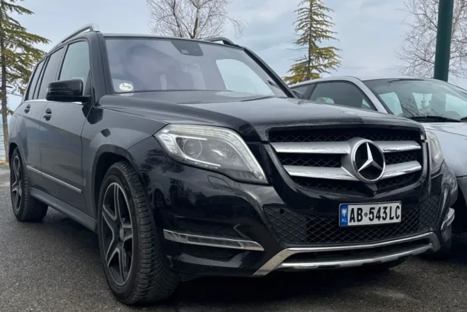 Tirane, shes SUV Mercedes-Benz GLK 250 4Matic Nafte, e zeze automatik Klima 219.000 km 11.000 €