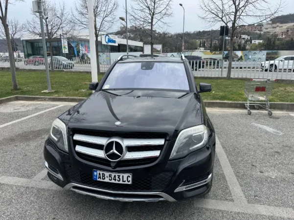 Tirane, shes SUV Mercedes-Benz GLK 250 4Matic Nafte, e zeze automatik Klima 219.000 km 11.000 €