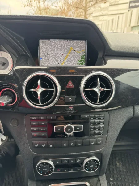 Tirane, shes SUV Mercedes-Benz GLK 250 4Matic Nafte, e zeze automatik Klima 219.000 km 11.000 €