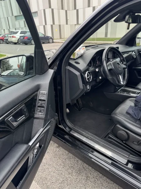 Tirane, shes SUV Mercedes-Benz GLK 250 4Matic Nafte, e zeze automatik Klima 219.000 km 11.000 €