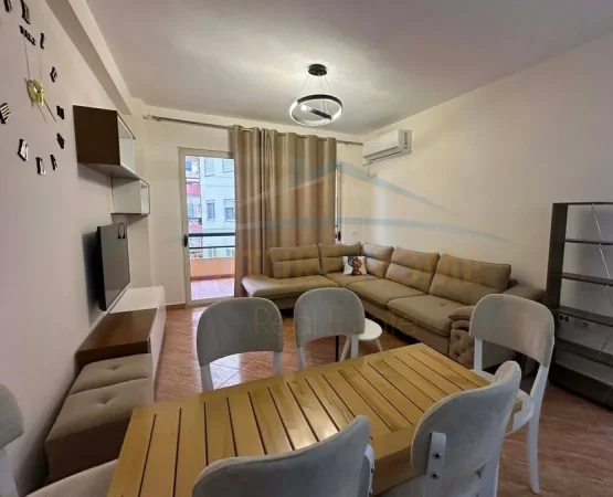 Tirane, jepet me qera apartament 2+1 Kati 3, 88 m² 520 € (Unaza e re)