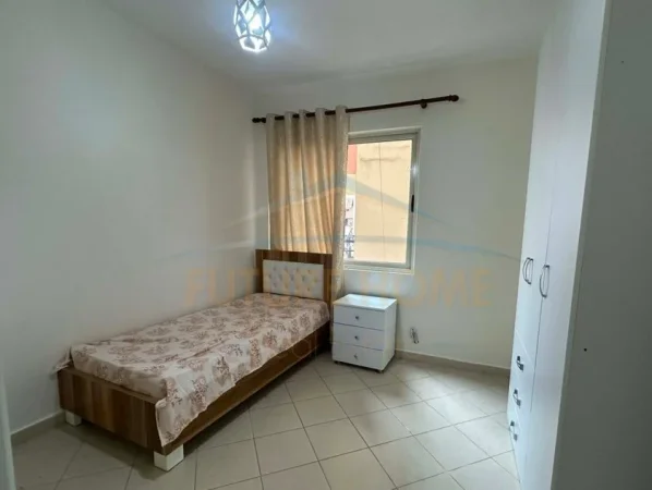 Tirane, jepet me qera apartament 2+1 Kati 3, 88 m² 520 € (Unaza e re)