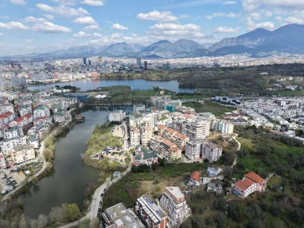 Tirane, shitet apartament duplex Dublex , 223 m² 402.300 € 