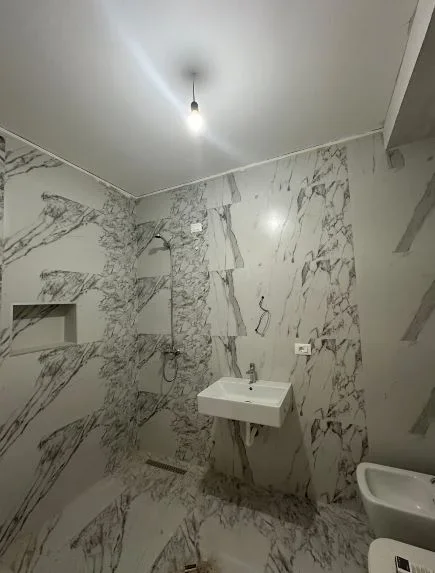 Tirane, shitet apartament 3+1+Ballkon Kati 8, 122 m² 378.500 € 