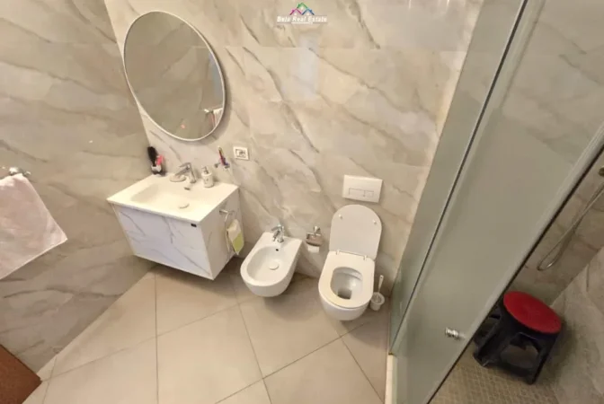 Tirane, jap me qera apartament 2+1 Kati 4, 107 m² 790 € (rruga e kavajes)