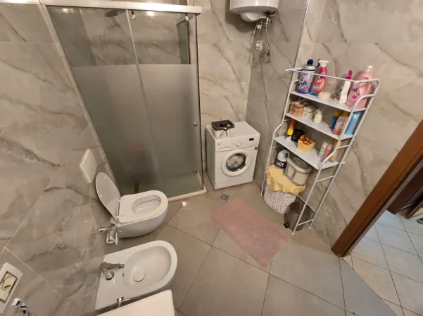 Tirane, jepet me qera apartament 2+1 Kati 4, 107 m² 790 € (Rruga e Kavajes)