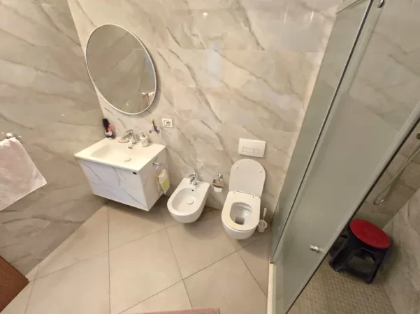 Tirane, jepet me qera apartament 2+1 Kati 4, 107 m² 790 € (Rruga e Kavajes)