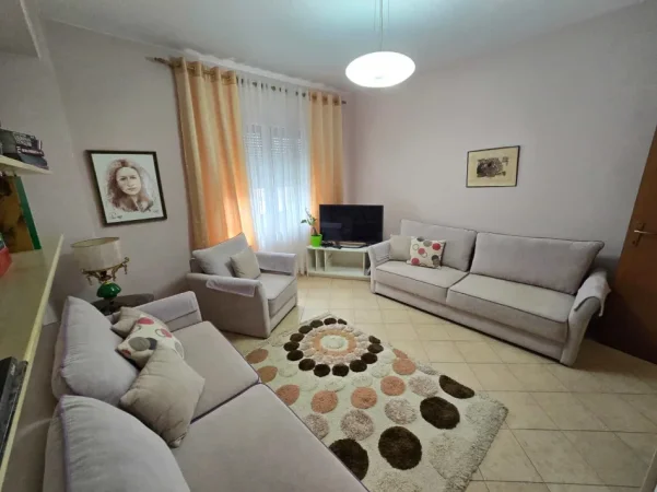Tirane, jepet me qera apartament 2+1 Kati 4, 107 m² 790 € (Rruga e Kavajes)