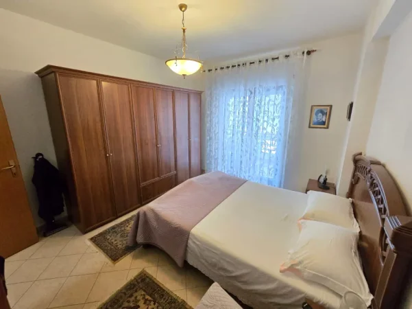 Tirane, jepet me qera apartament 2+1 Kati 4, 107 m² 790 € (Rruga e Kavajes)