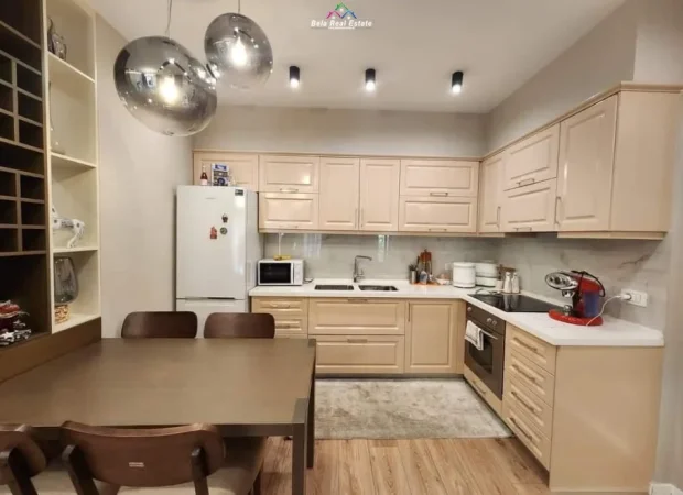 Tirane, jepet me qera apartament 1+1+Ballkon Kati 3, 71 m² 900 € (kompleksi delijorgji)
