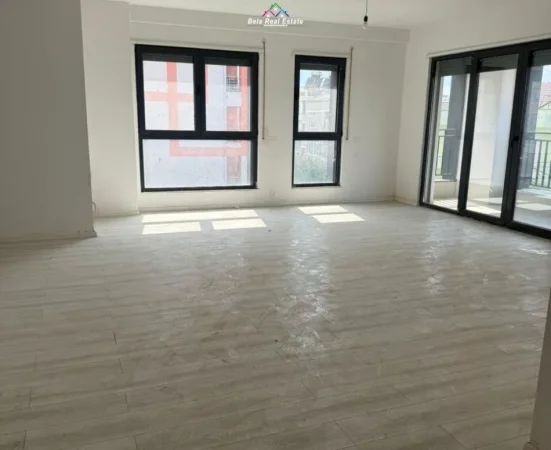 Tirane, jepet me qera zyre Kati 2, 126 m² 800 € (Kompleks Ndregjoni)