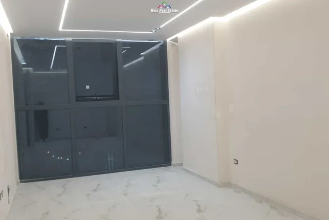 Tirane, jepet me qera zyre Kati 1, 74 m² 620 € (prane Loft Bar)