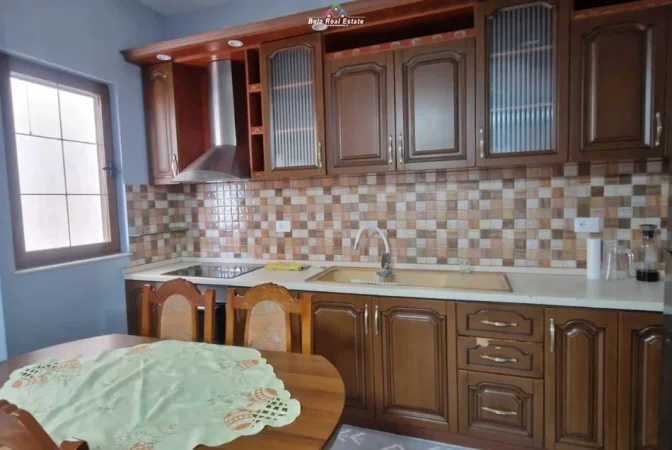 Tirane, jepet me qera Vile 2+1 Kati 3, 100 m² 520 € (Sokrat Miho)