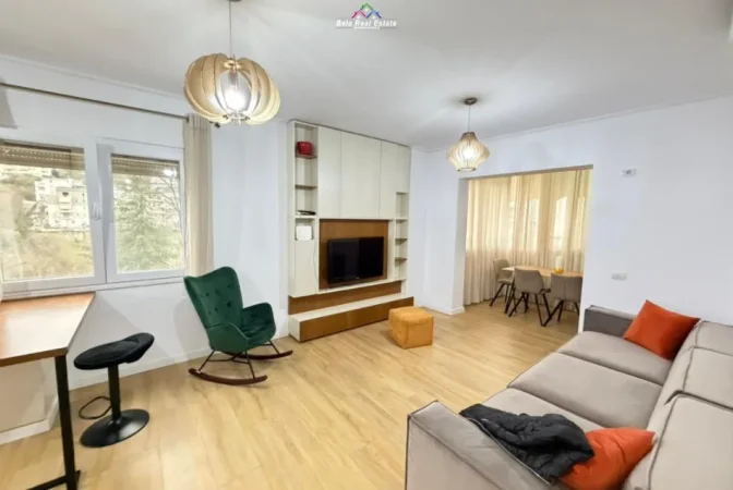 Tirane, jepet me qera apartament 2+1+Ballkon Kati 2, 100 m² 675 € 