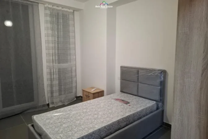 Tirane, jepet me qera apartament 1+1 Kati 3, 116 m² 680 € (RRuga 5 Maj)
