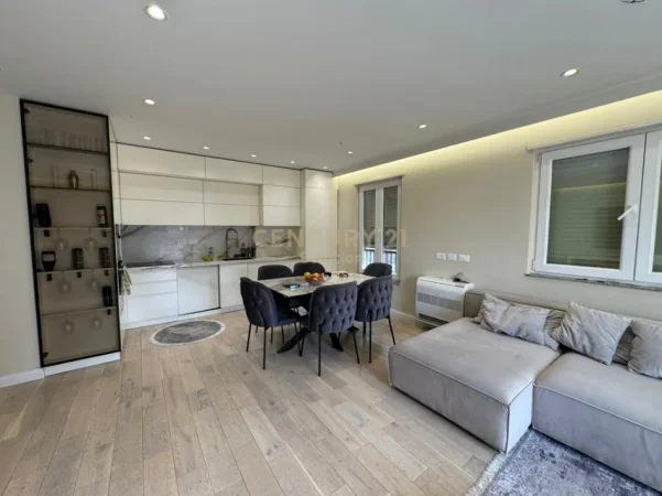Tirane, shes apartament 2+1+Ballkon Kati 6, 105 m² 170.000 € (Vila L)