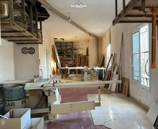 Tirane, jepet me qera magazine Kati 0, 330 m² 1.050 € (Rruga Veli Deli)