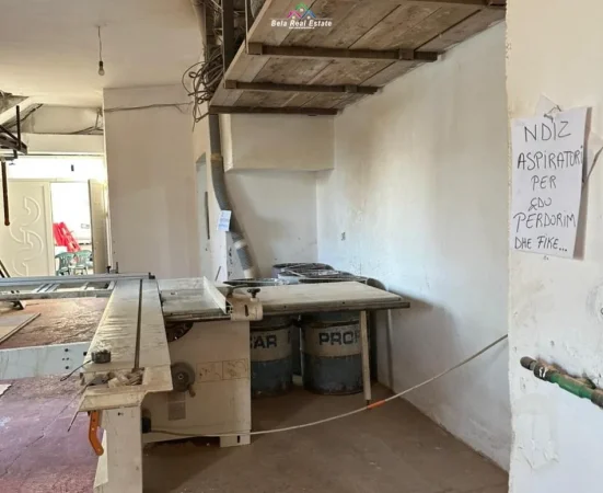 Tirane, jepet me qera magazine Kati 0, 330 m² 1.050 € (Rruga Veli Deli)