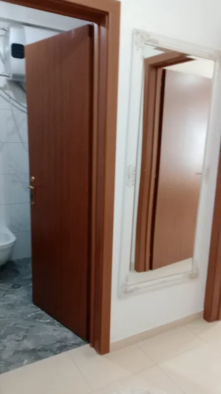 Tirane, jap me qera apartament 1+1+Ballkon Kati 8, 60 m² 450 € (3 deshmoret)