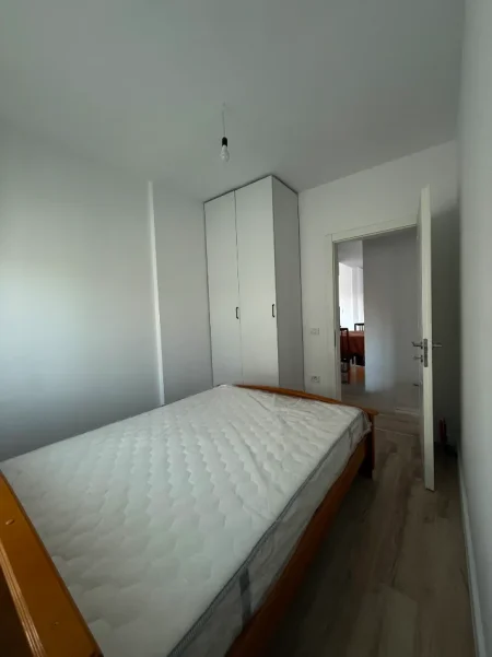 Tirane, jepet me qera apartament 3+1+Ballkon Kati 5, 103 m² 400 € 