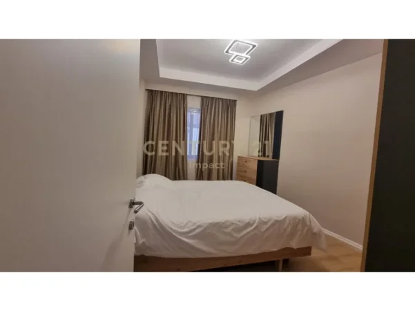 Tirane, jepet me qera apartament 2+1 Kati 1, 80 m² 800 € (Restorant durresi)