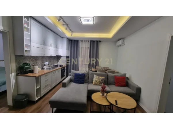 Tirane, jepet me qera 2+1+Ballkon Kati 1, 90 m² 900 € (Restorant durresi)