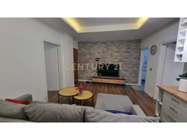 Tirane, jepet me qera 2+1+Ballkon Kati 1, 90 m² 900 € (Restorant durresi)
