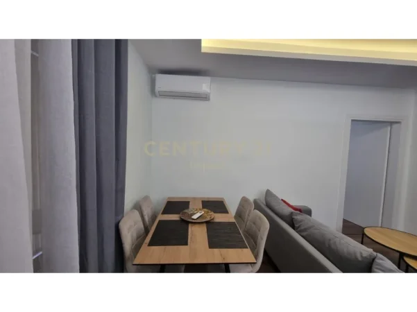 Tirane, jepet me qera 2+1+Ballkon Kati 1, 90 m² 900 € (Restorant durresi)