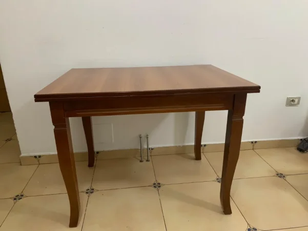 Tirane, shes Tavoline ngrenie 115 €