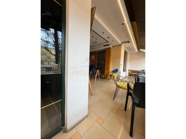Tirane, jepet me qera ambjent biznesi Kati 1, 180 m² 1.200 € (Rruga e Kavajes)