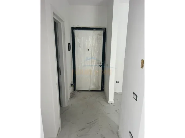 Tirane, shitet apartament 1+1 Kati 5, 53 m² 73.000 € (Univers City)