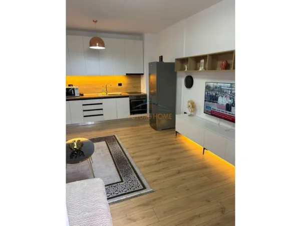 Tirane, jepet me qera apartament 2+1 Kati 6, 95 m² 750 € (21 Dhjetori)