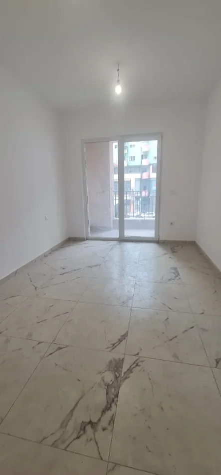 Jepet me qera nga Pronari, pa-komision ambjent biznesi Kati 2, siperfaqe 79 m² cmimi 45.000 leke neto, ne rruga "Dritan Hoxha" Tirane.