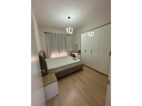 Tirane, jepet me qera apartament 1+1+Ballkon Kati 6, 78 m² 800 € (Rruga e Kavajes)