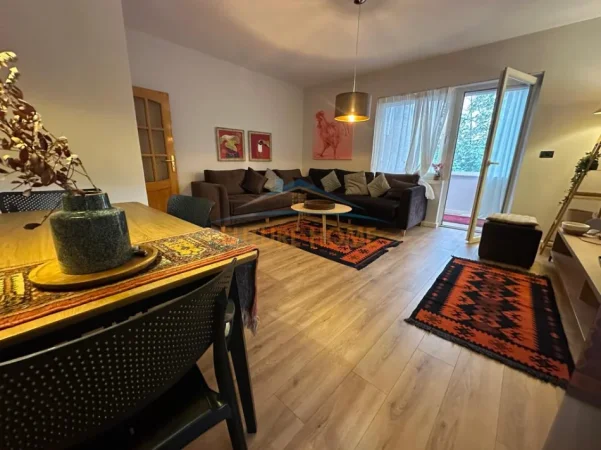 Tirane, jepet me qera apartament 1+1+Ballkon Kati 2, 76 m² 700 € (Sheshi Willson)