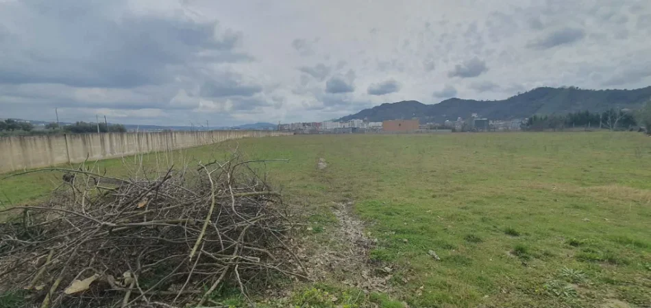 Tirane, shitet truall , 10.000 m² (Vore)