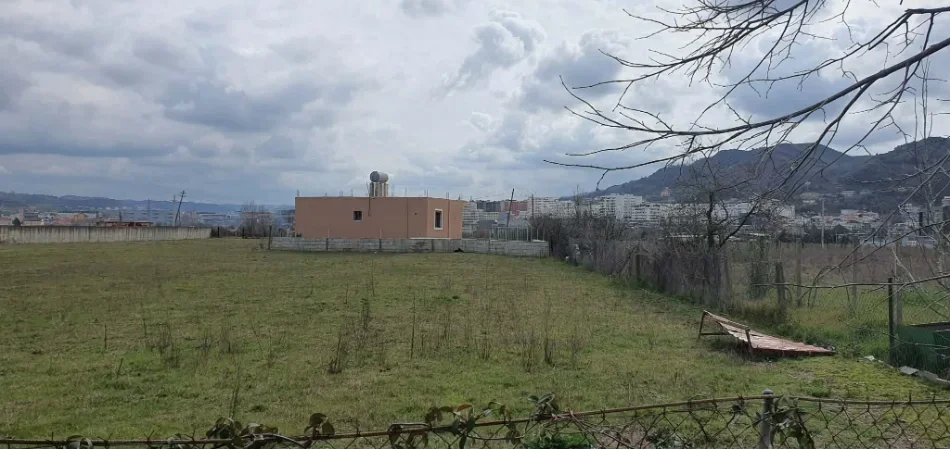 Tirane, shitet truall , 10.000 m² (Vore)