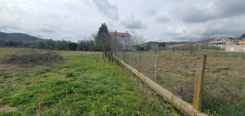 Tirane, shitet truall , 10.000 m² (Vore)